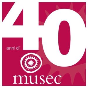 HELENEUM_40 anni_COM_700x700 ok bordo