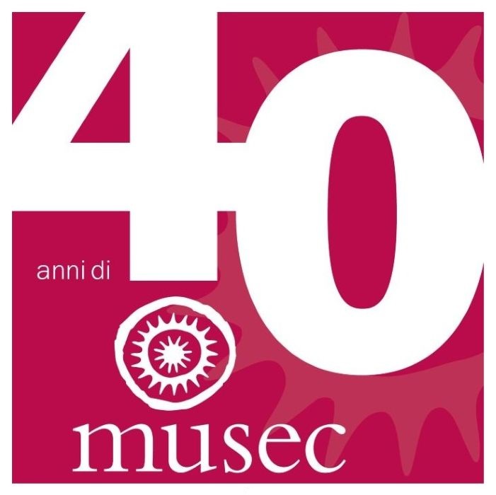 HELENEUM_40 anni_COM_700x700 ok bordo